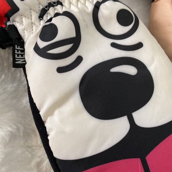 NEFF Mittens - Picture 4 of 10